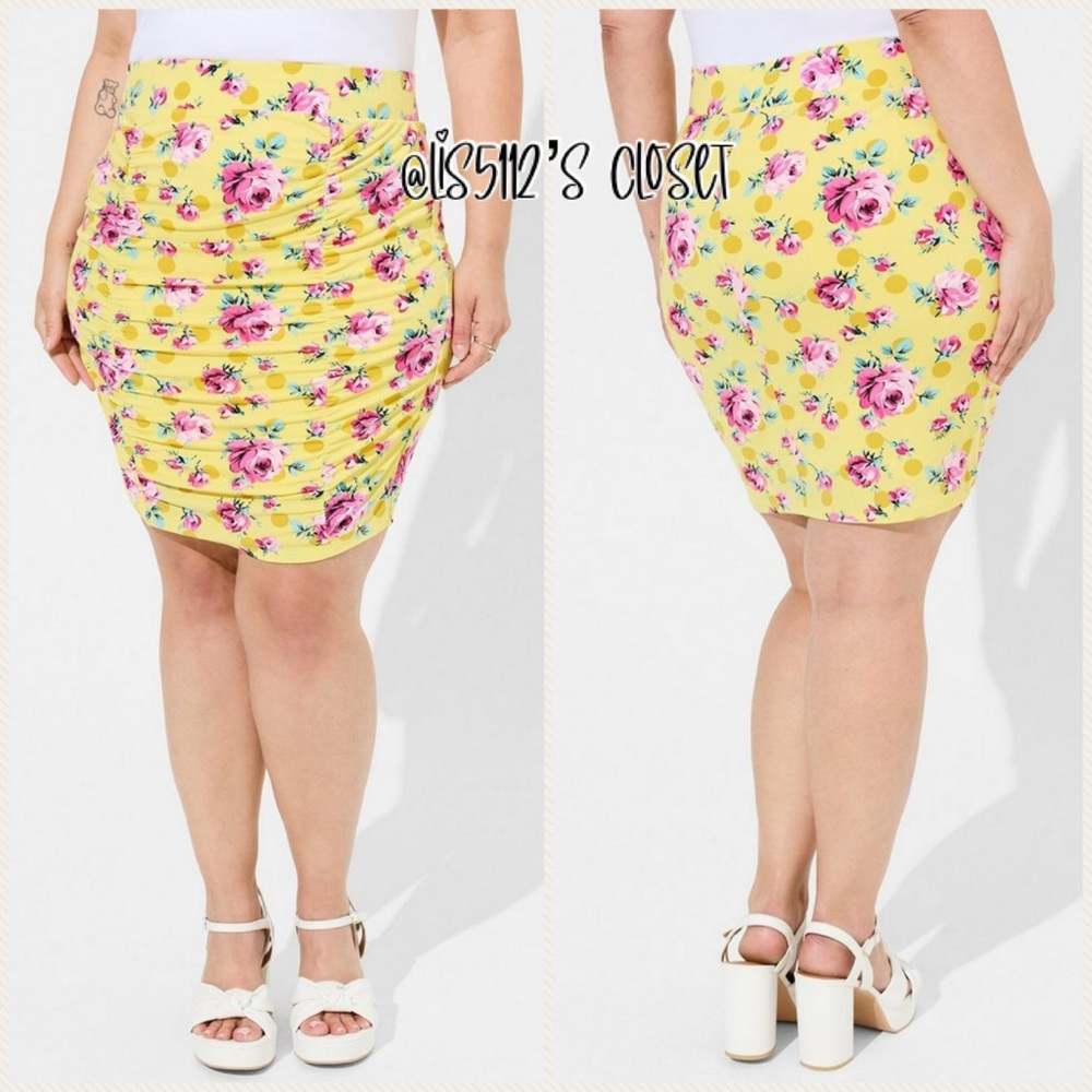 SET Torrid Betsey Johnson Yellow Rose Tie Front Crop Top & Ruched Skirt 1X 14 16 - Picture 9 of 16
